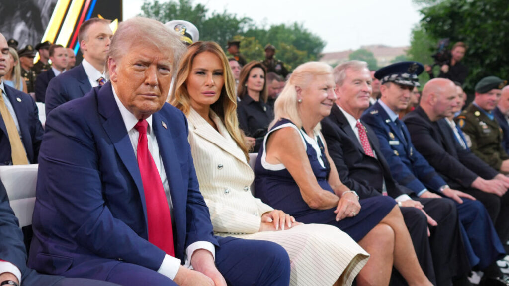 DONALD TRUMP